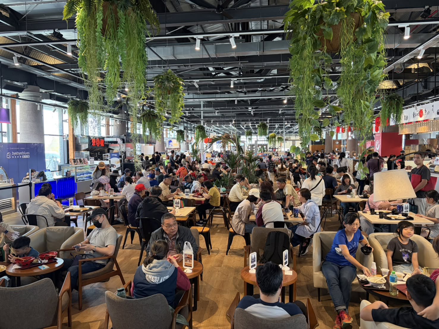 坐落鼓山輪渡站旁的新濱町海洋廚房亦響應市府政策，特別推出加碼優惠，持券於新濱町海洋廚房消費，更可現折60元，指定店家另推出消費滿額贈活動，讓遊客欣賞風箏之餘，也能享受豐富又超值的海味體驗。